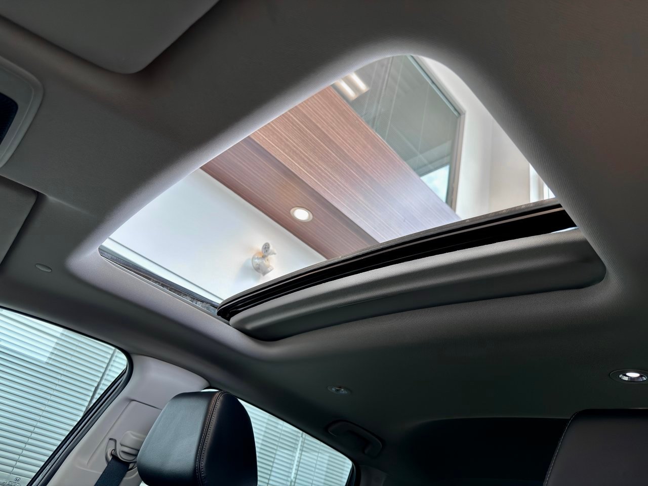 2023 Honda HR-V Black Notre-Dame-des-Prairies - photo #15