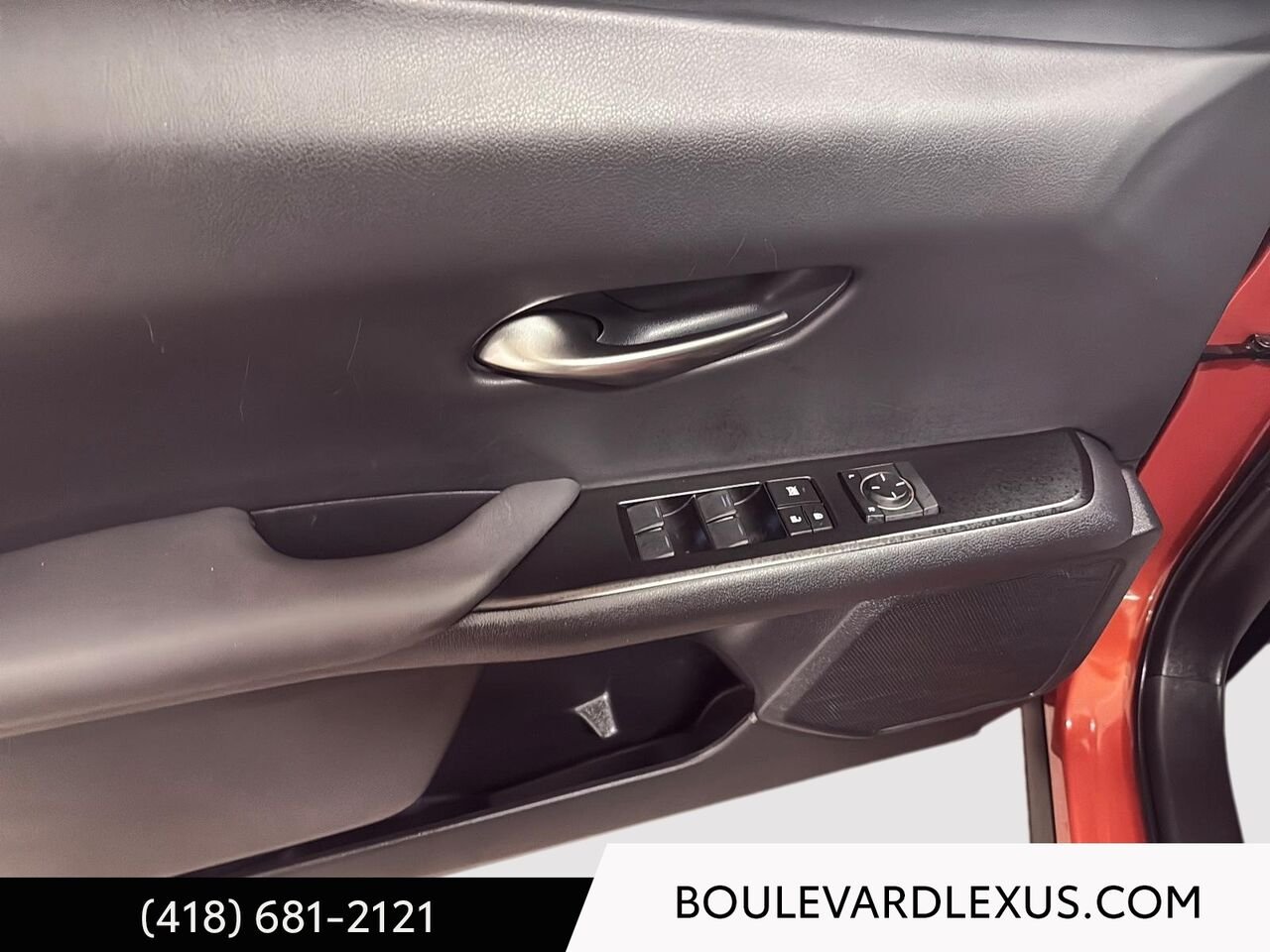 2020 Lexus UX Orange Quebec - photo #7