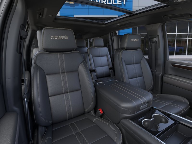 CHEVROLET Suburban SUBURBAN 4WD HIGH COUNTRY (3LZ) 2026 NOIR Rivière-du-Loup - photo #5