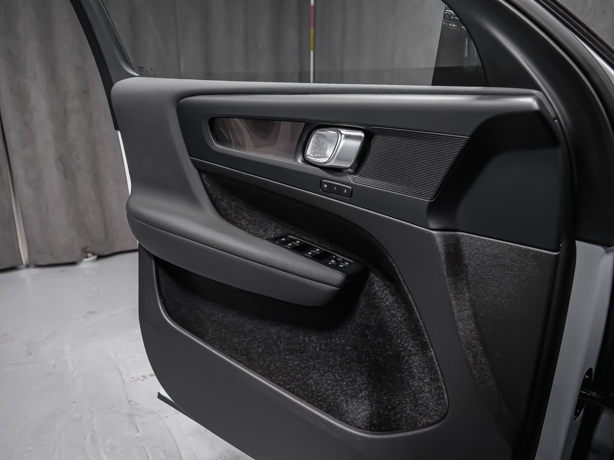 2024 Volvo XC40 Recharge Pure Electric PLUS CLIMATE Blue Montreal - photo #10