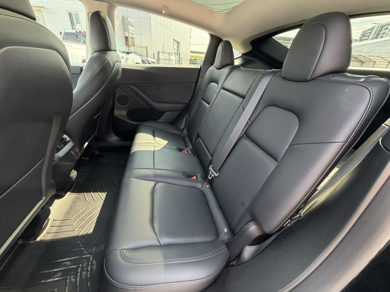 2022 Tesla Model Y LONG RANGE AWD Black Laval - photo #17