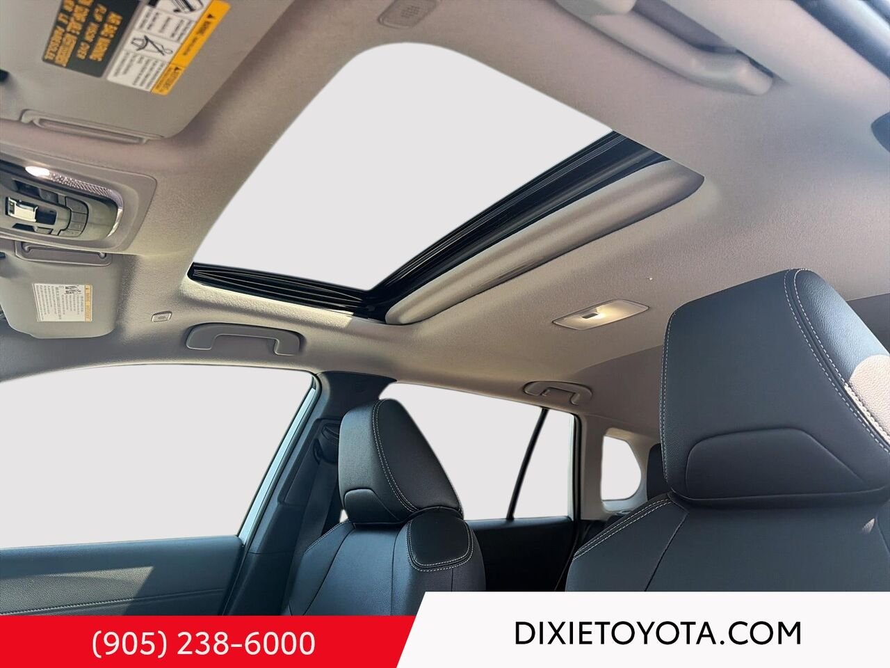 2026 Toyota Corolla Cross XLE AWD / CLEAN CARFAX / HEATED SEATS / MOONROOF / ALLOY WHEELS / CARPLAY AND ANDROID AUTO White Mississauga - photo #10