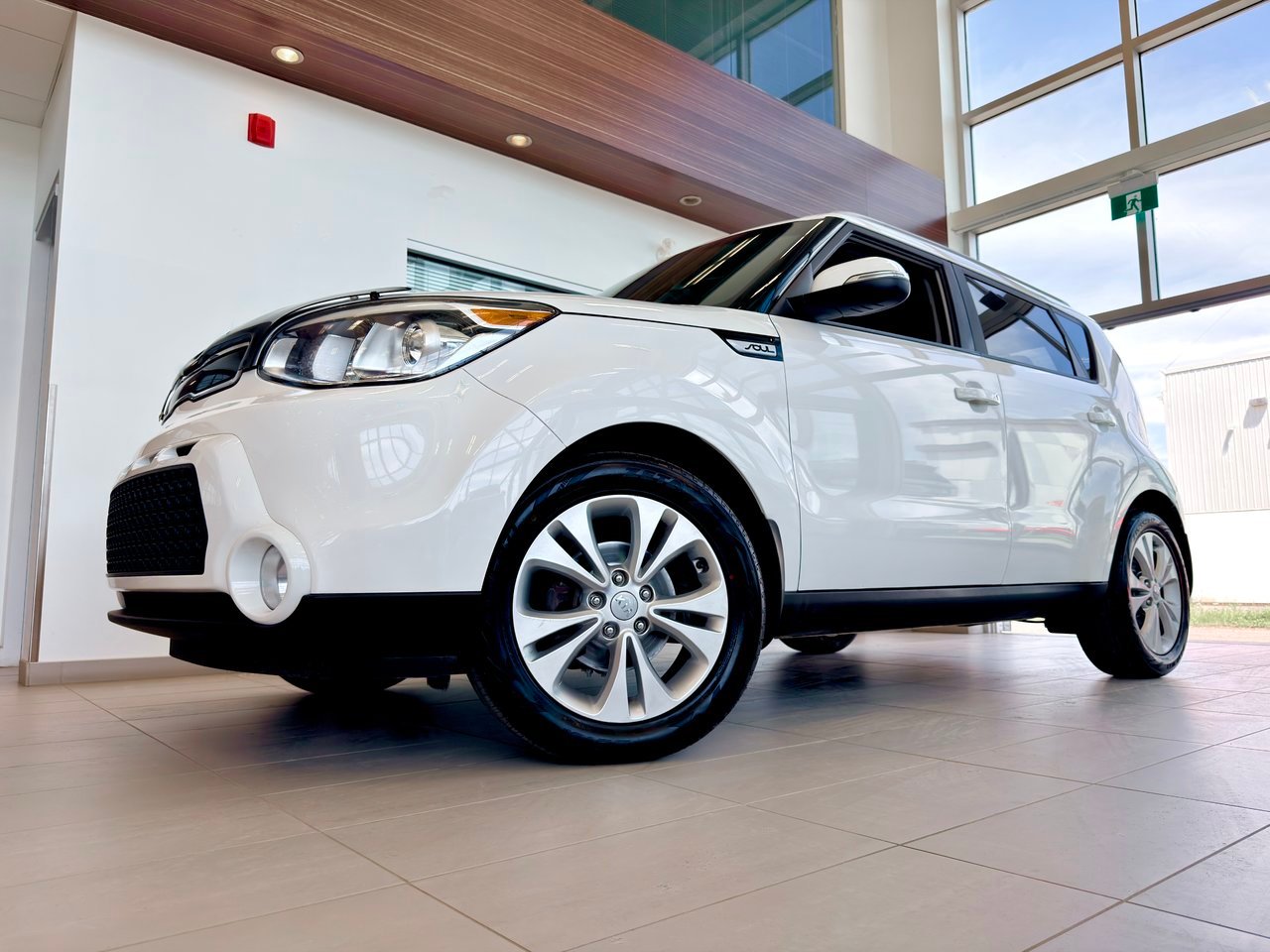 2016 Kia Soul White Notre-Dame-des-Prairies - photo #1