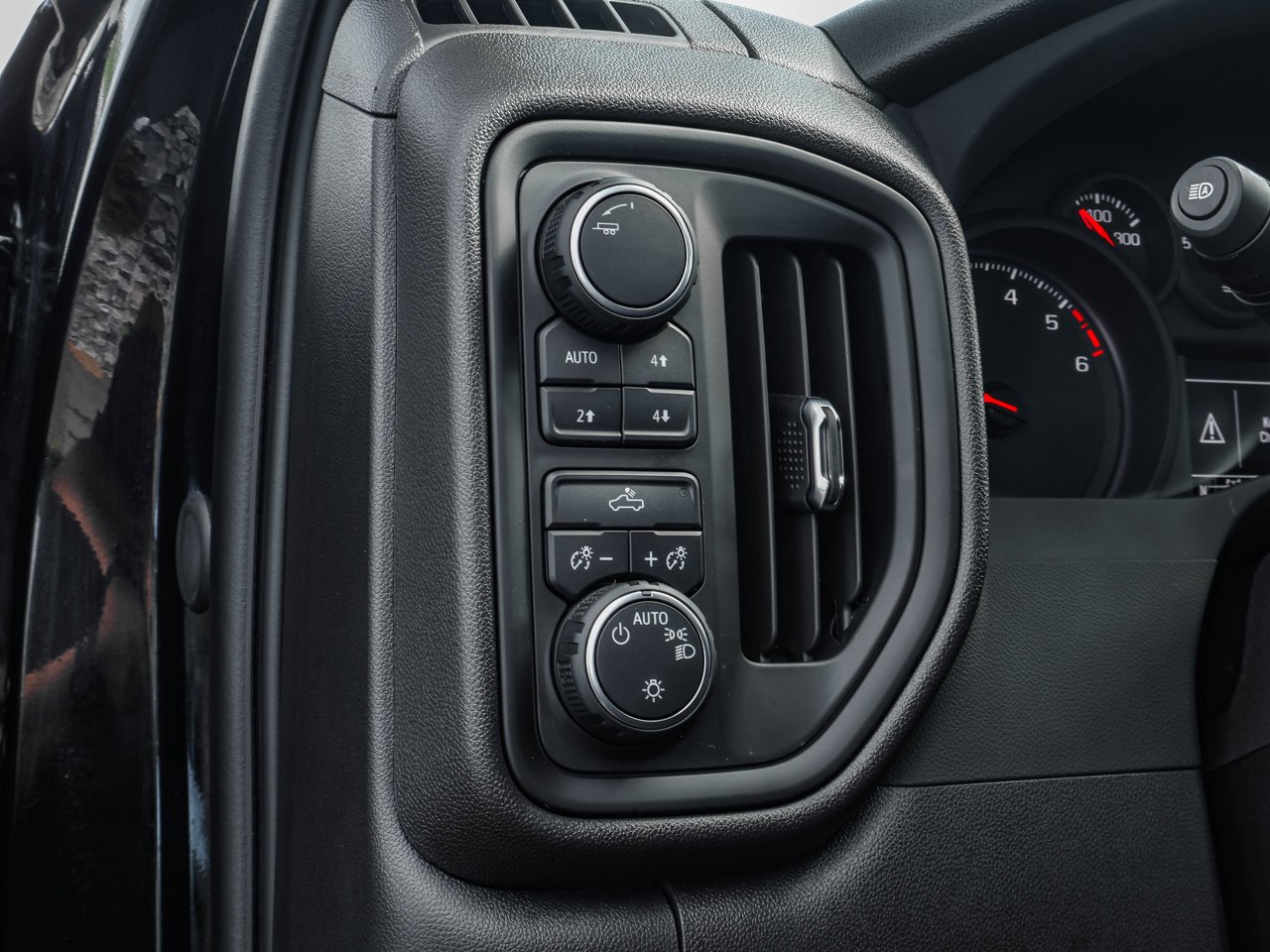 2024 Chevrolet Silverado 1500 4WD Crew Cab 147 Custom Trail Boss Black Sherwood Park - photo #19