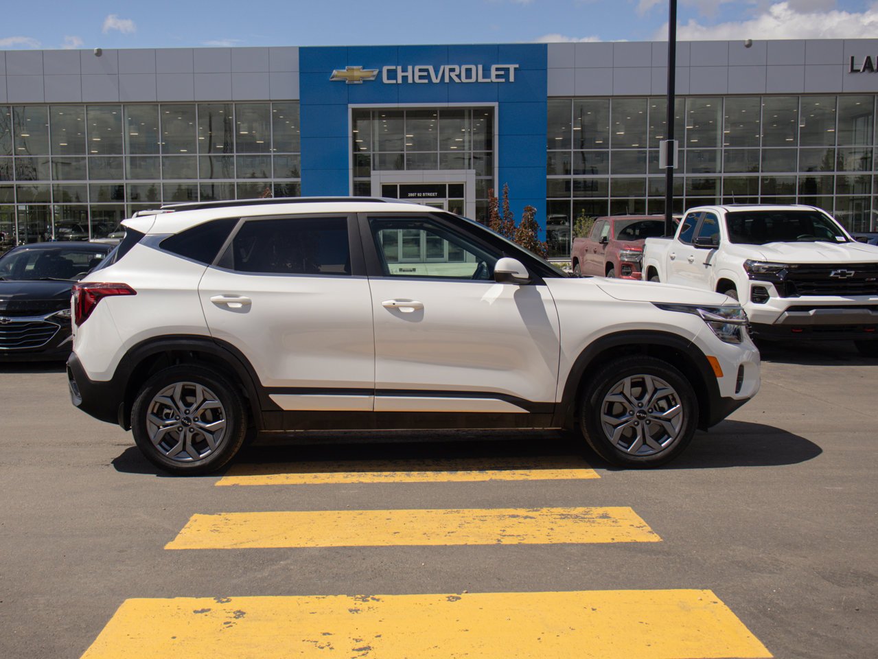 2025 Kia Seltos EX AWD White Sherwood Park - photo #10