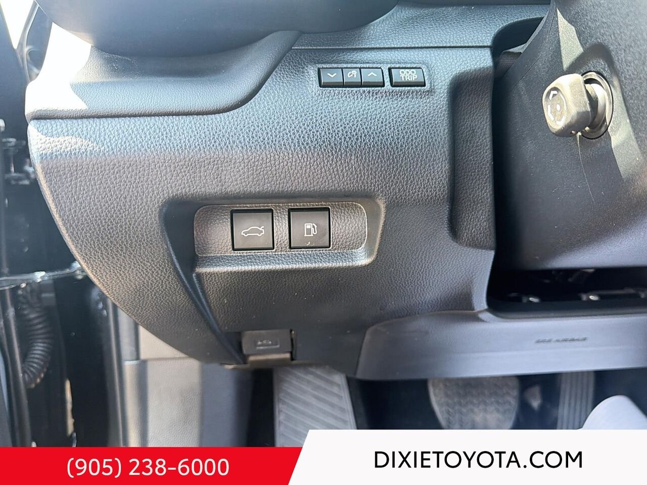 2026 Toyota Crown HYBRID PLATNIUM AWD / CLEAN CARFAX / HEATED AND VENTILATED SEATS / ALLOY WHEELS / CARPLAY AND ANDROID AUTO Mississauga - photo #13