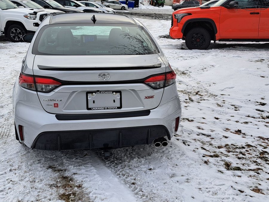 Toyota Corolla 2023 2023 Argent classique métallisé avec toit noir