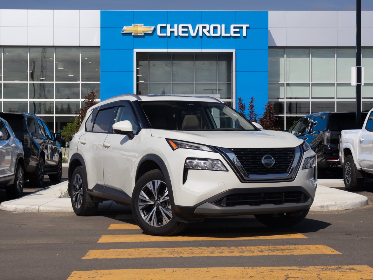 2021 Nissan Rogue AWD SV White Sherwood Park - photo #1