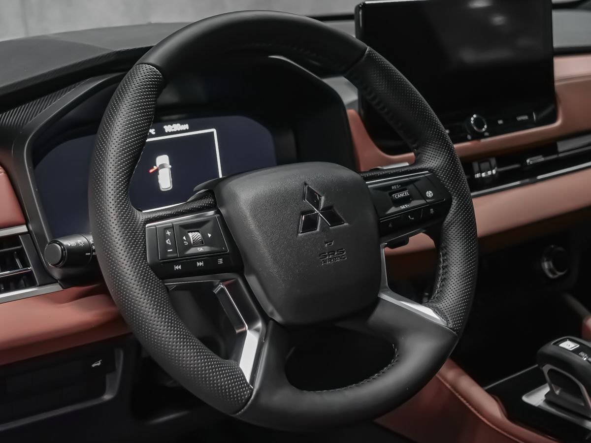 2026 Mitsubishi Outlander Plug-In Hybrid GT Black Diamond Premium Finish Montreal - photo #15