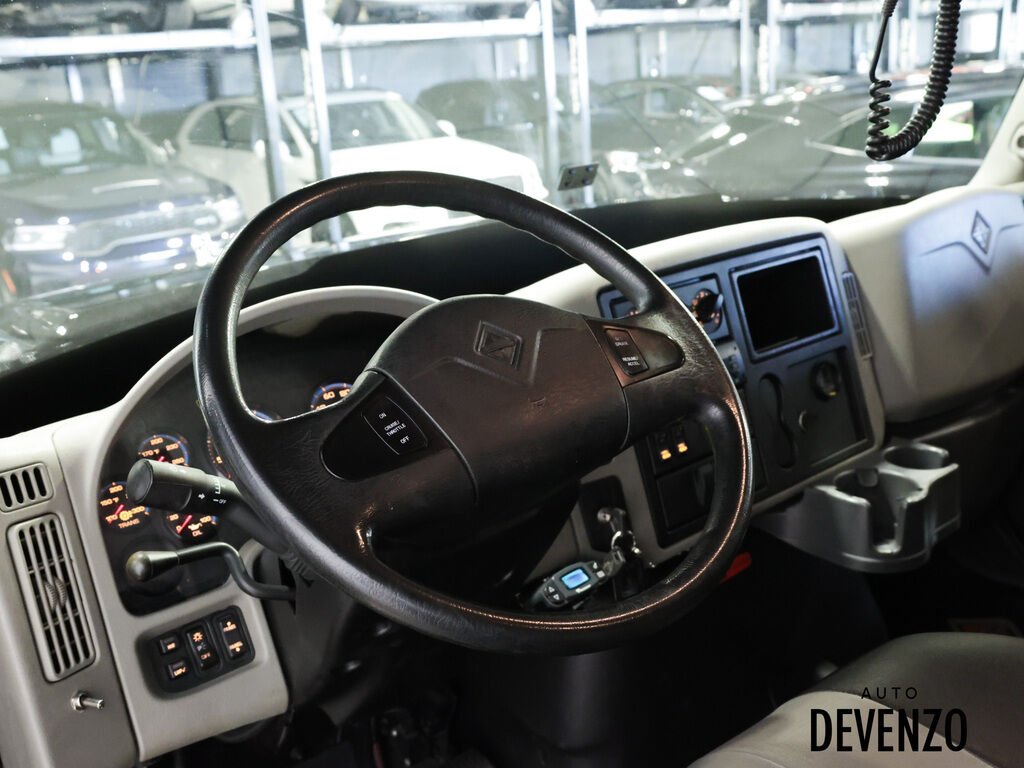 2014 International TerraStar RV Hauler 6.4L Diesel MAXXFORCE Black Saint-Eustache - photo #18