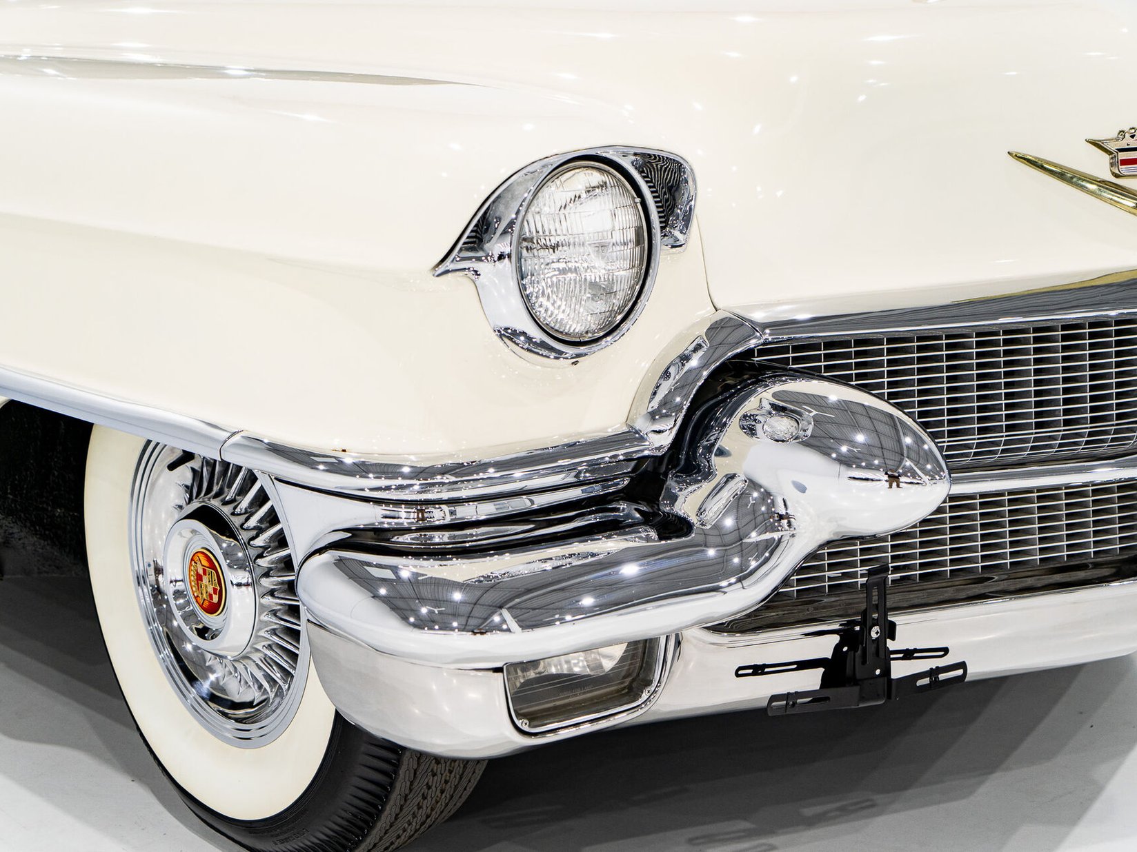 1956 Cadillac Eldorado Seville With Factory A/C | PRIX EN USD White Montreal - photo #35