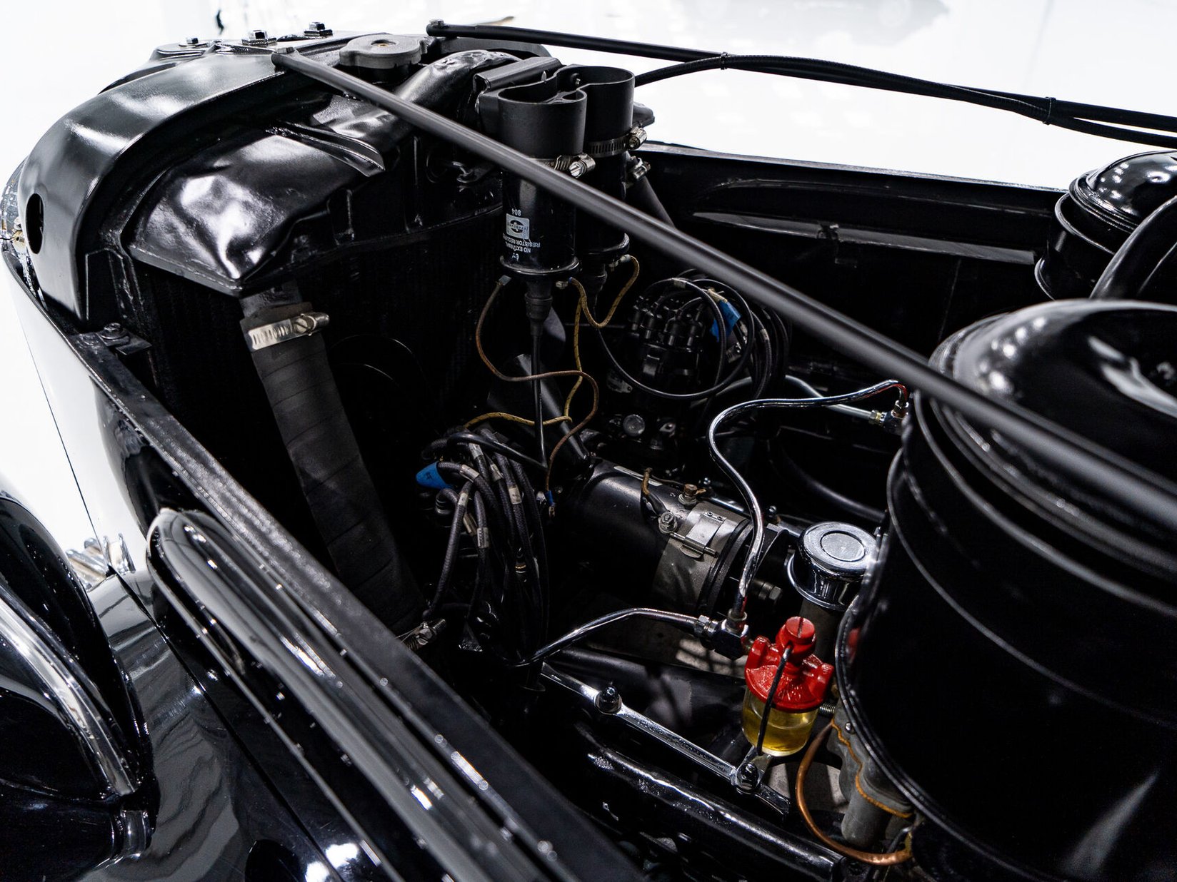 Cadillac Series 90 **PRICE IN USD**1 of 13 V16 1938 Noir Montréal - photo #18