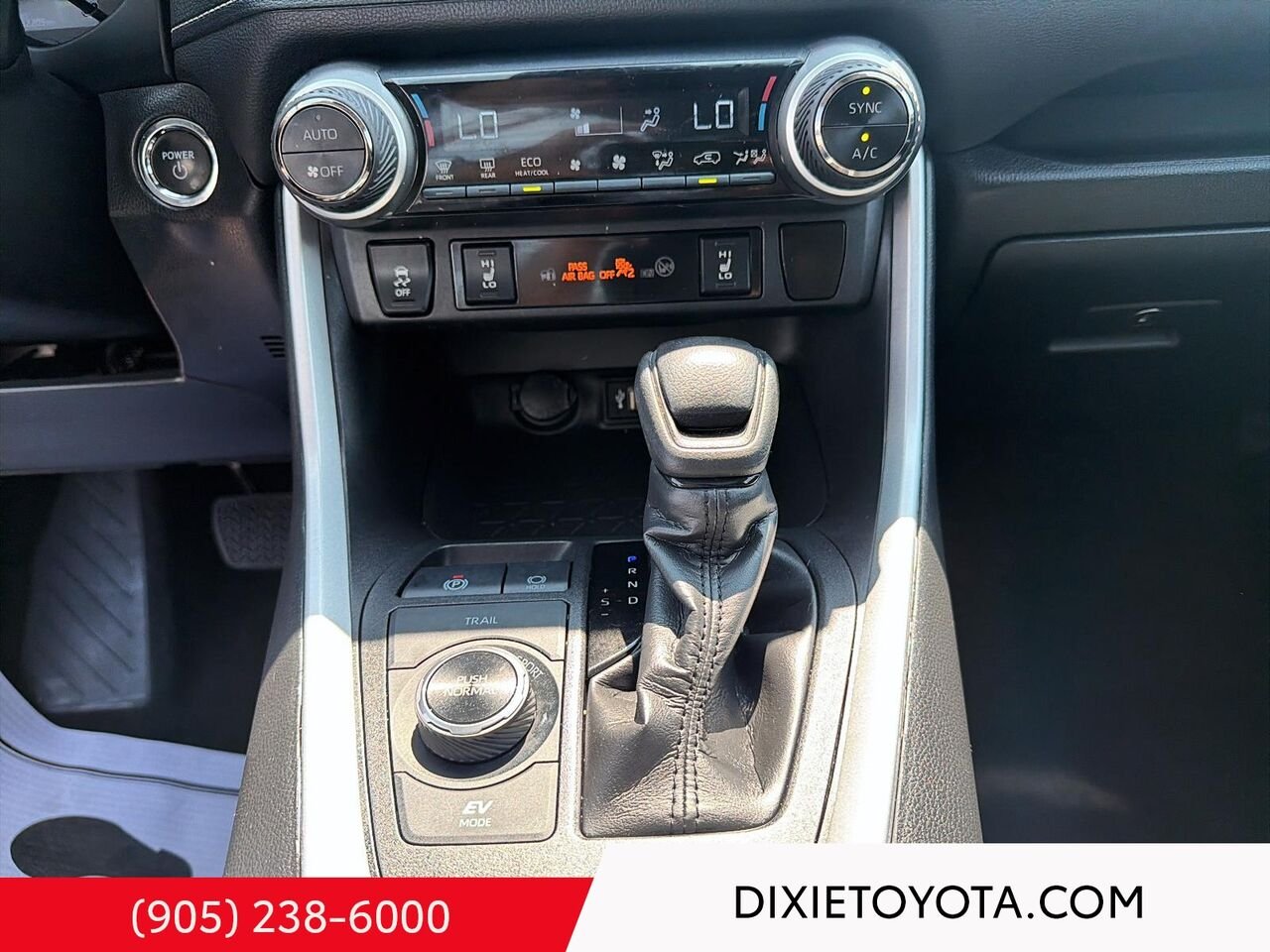 2024 Toyota RAV4 Hybrid XLE AWD / CLEAN CARFAX / HEATED SEATS / MOONROOF / ALLOY WHEELS / CARPLAY AND ANDROID AUTO Mississauga - photo #16