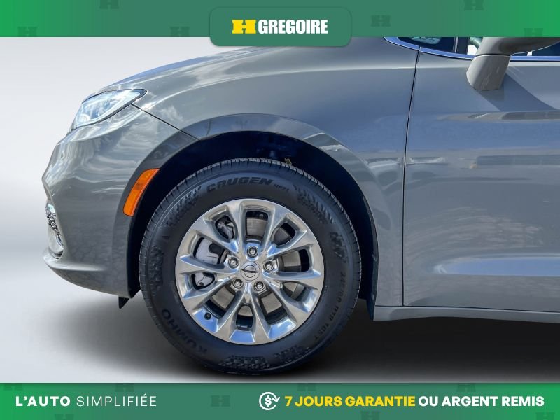 2022 Chrysler Pacifica Grey Laval - photo #34