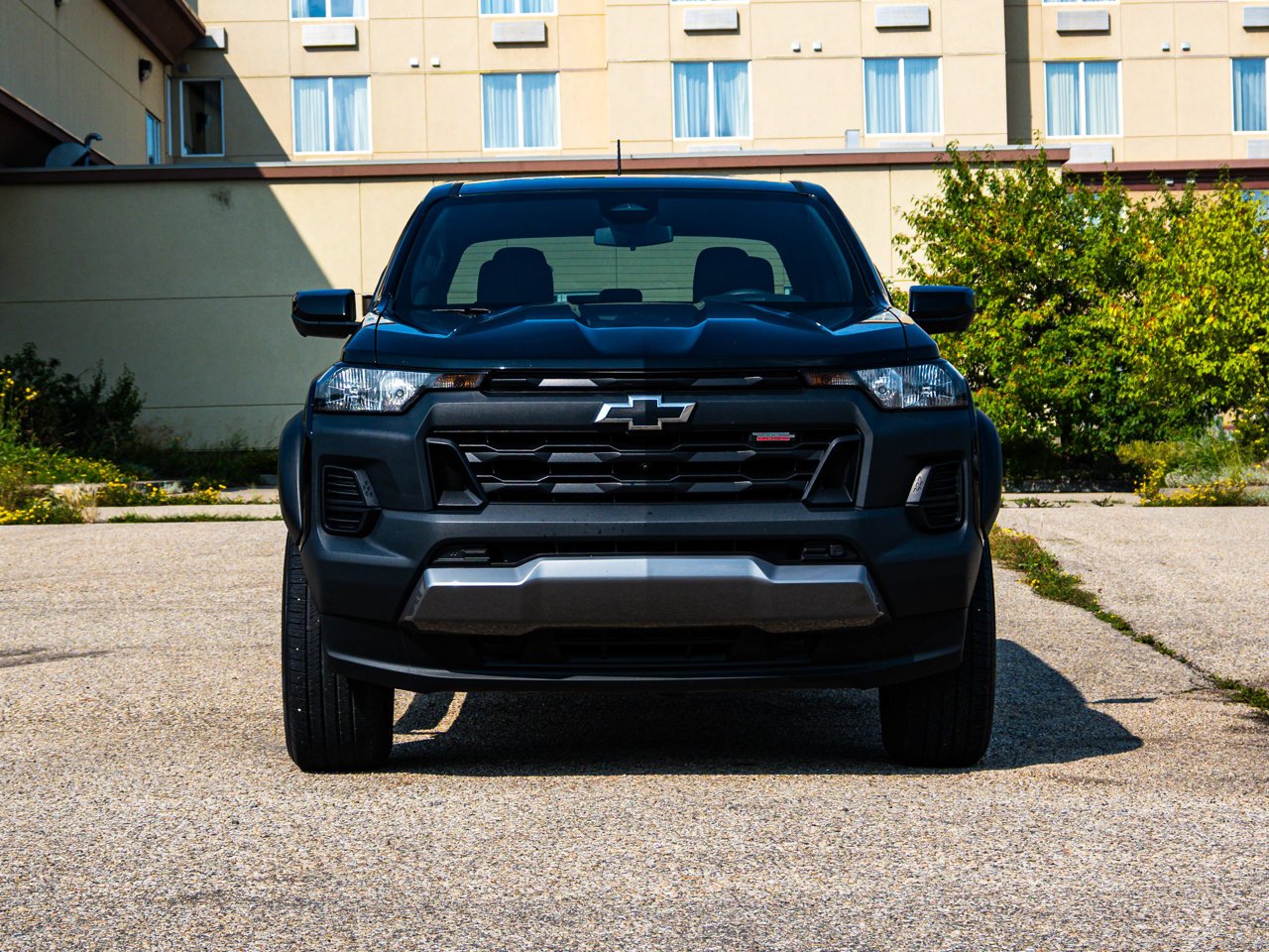 2023 Chevrolet Colorado 4WD Crew Cab Trail Boss Black Sherwood Park - photo #2