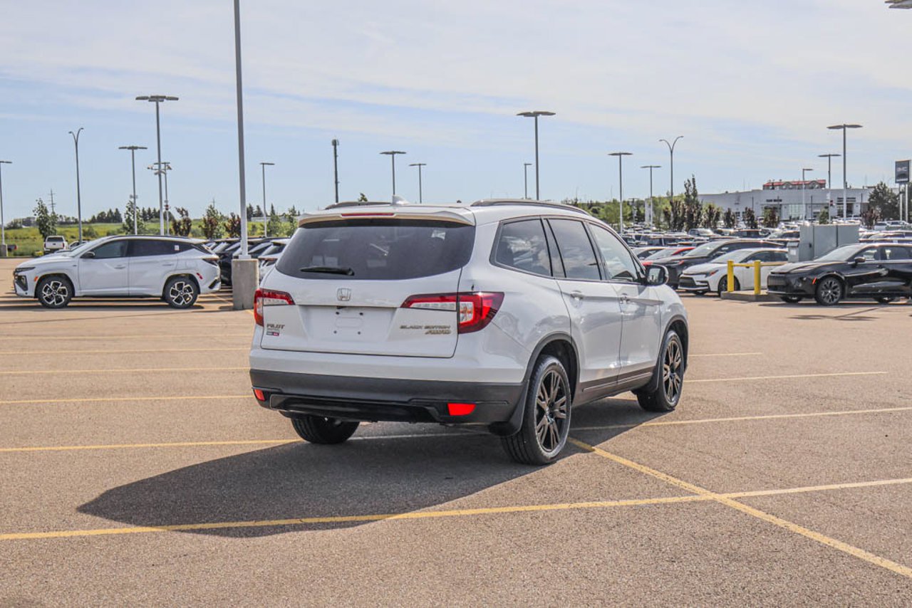 2022 Honda Pilot Black Edition AWD White Sherwood Park - photo #8