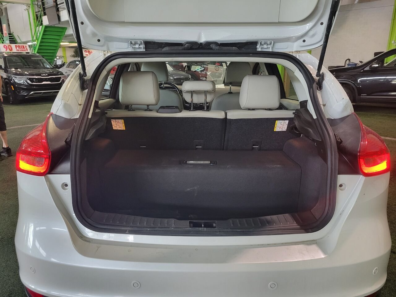 2016 Ford Focus Electric White  - photo #3