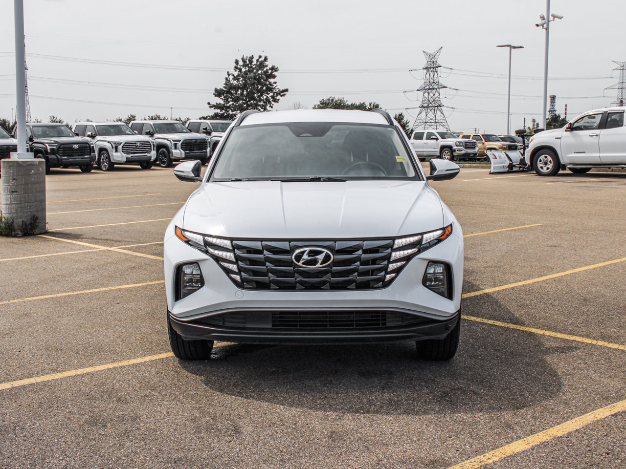 2023 Hyundai Tucson Preferred AWD White Sherwood Park - photo #2