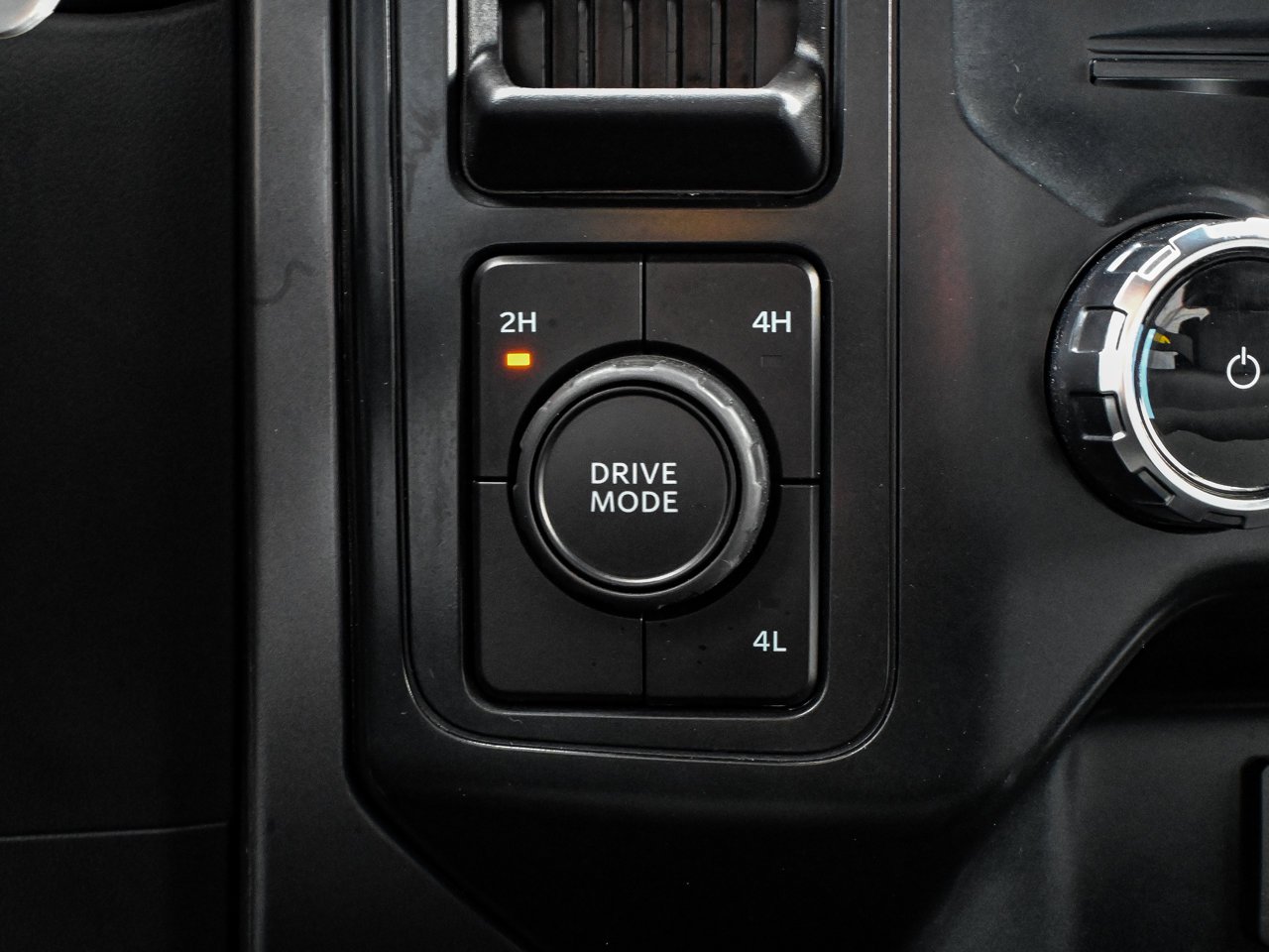 2025 Ford F-150 XLT 4WD SuperCrew 5.5' Box Grey Sherwood Park - photo #27
