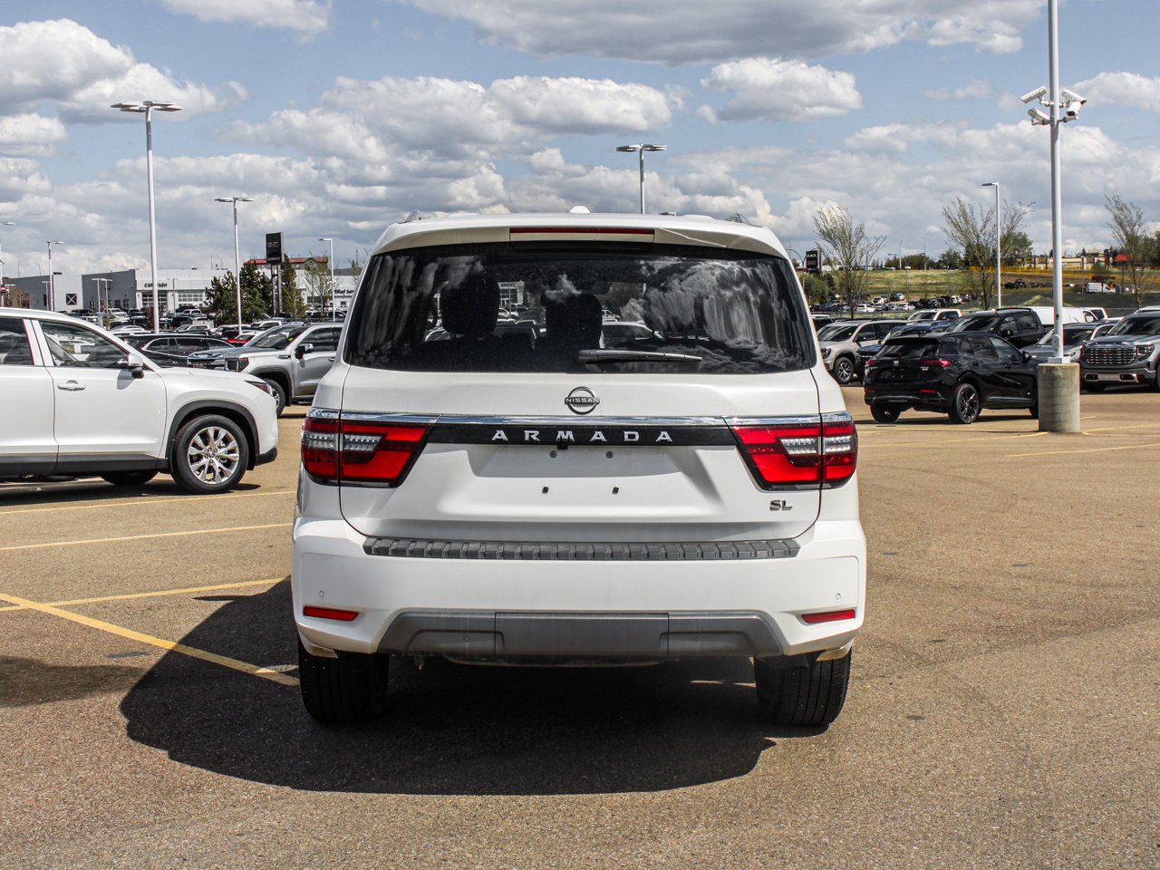 2024 Nissan Armada 4x4 SL White Sherwood Park - photo #6
