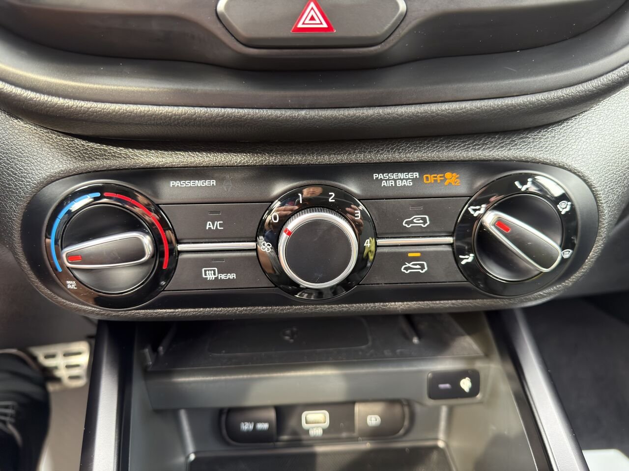 2022 Kia Soul White Thetford Mines - photo #21