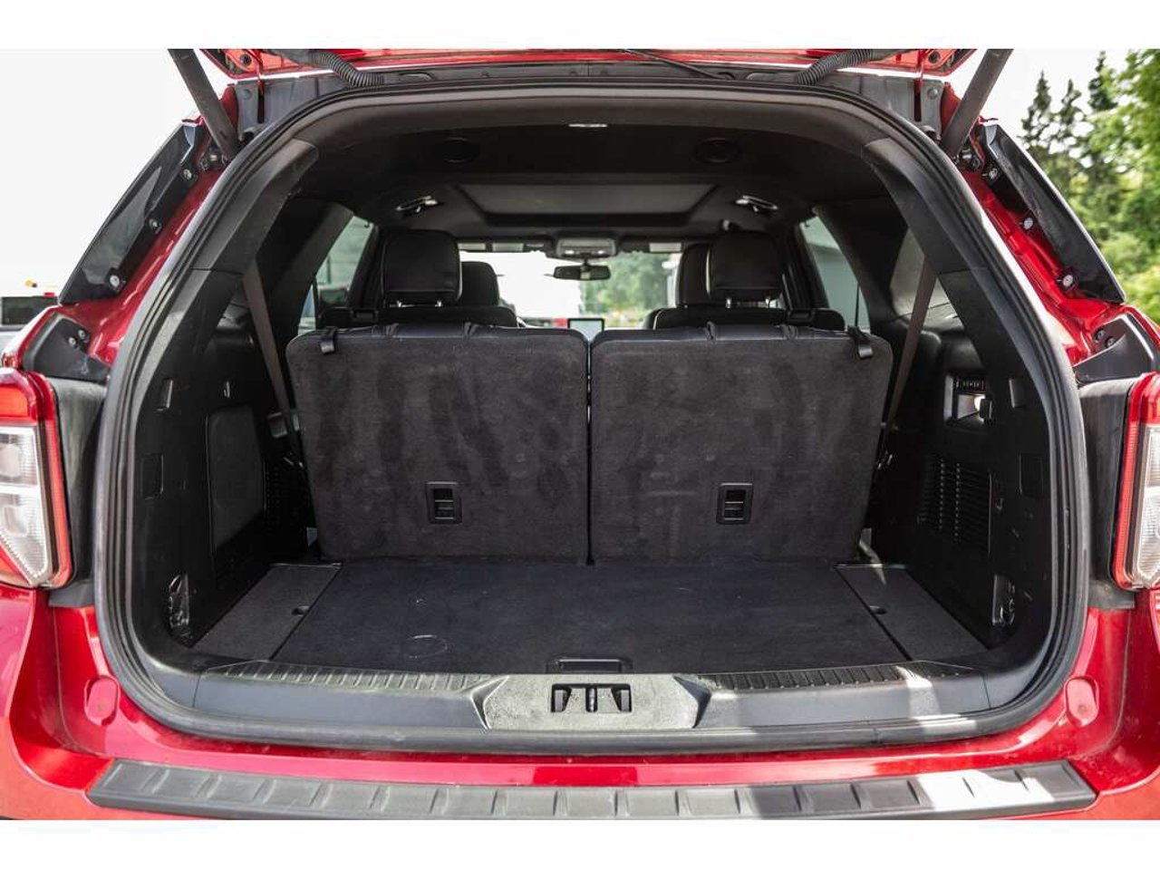 2022 Ford Explorer Red Sainte-Julienne - photo #11