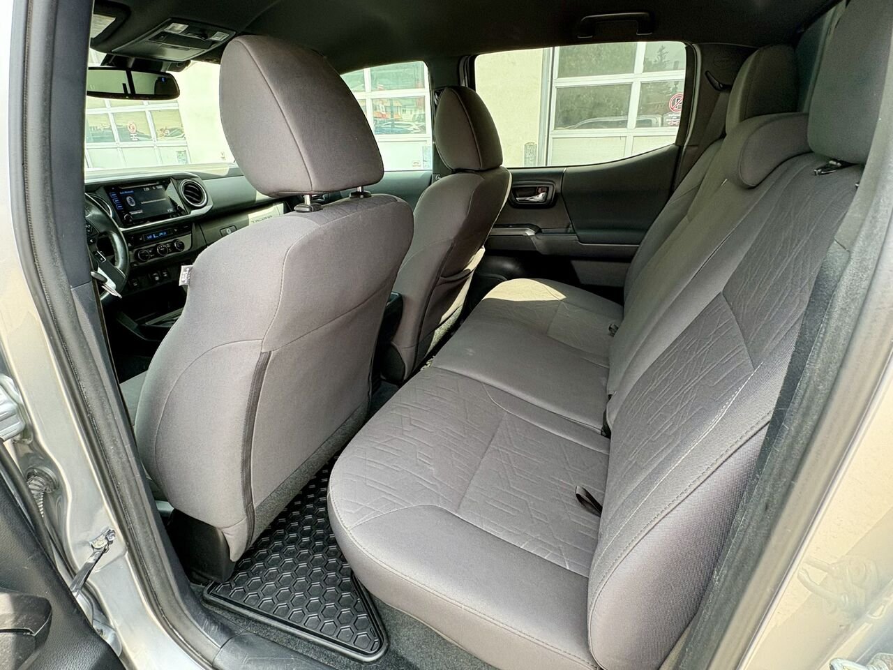 Toyota TACOMA 2018 Argent Mont-Laurier - photo #14