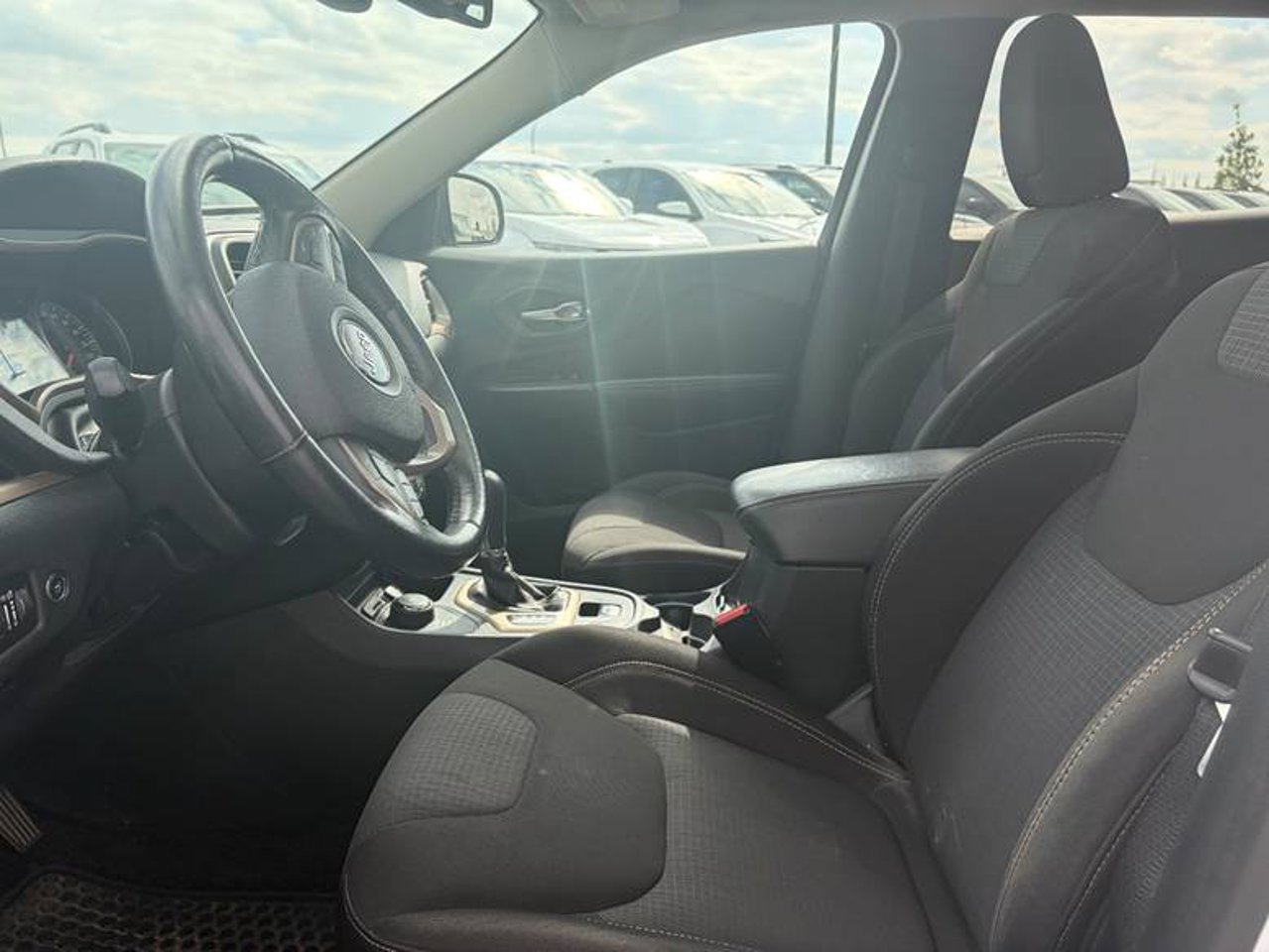 2015 Jeep Cherokee 4WD 4dr North White Sherwood Park - photo #5