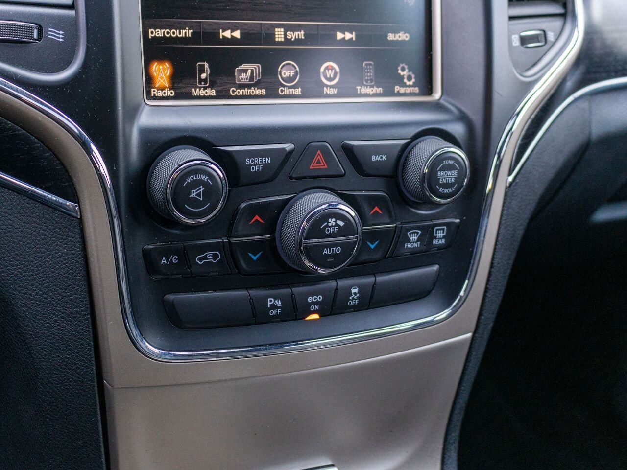 Jeep Grand Cherokee 4 RM, 4 portes, Limited 2014 Blanc Châteauguay - photo #14