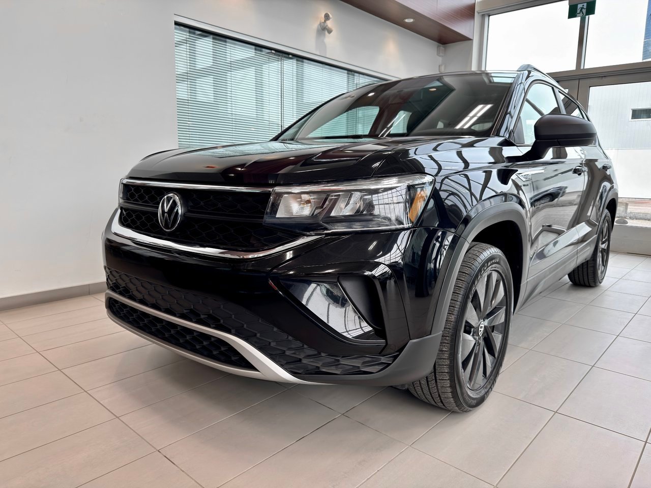 2022 Volkswagen Taos Black Notre-Dame-des-Prairies - photo #3