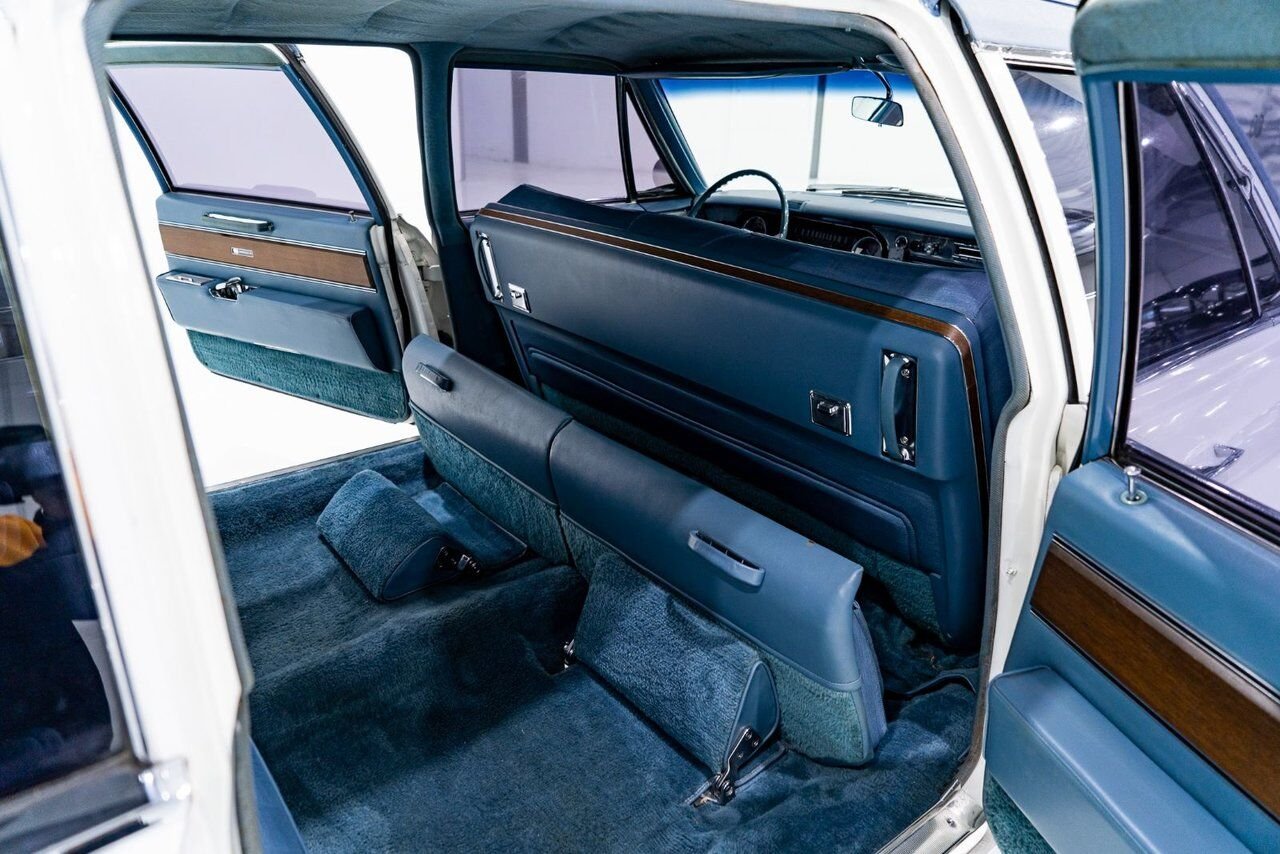 Cadillac Fleetwood **PRICE IN USD** Factory Limo dual AC with only 18,892 miles 1966 Blanc Montréal - photo #54