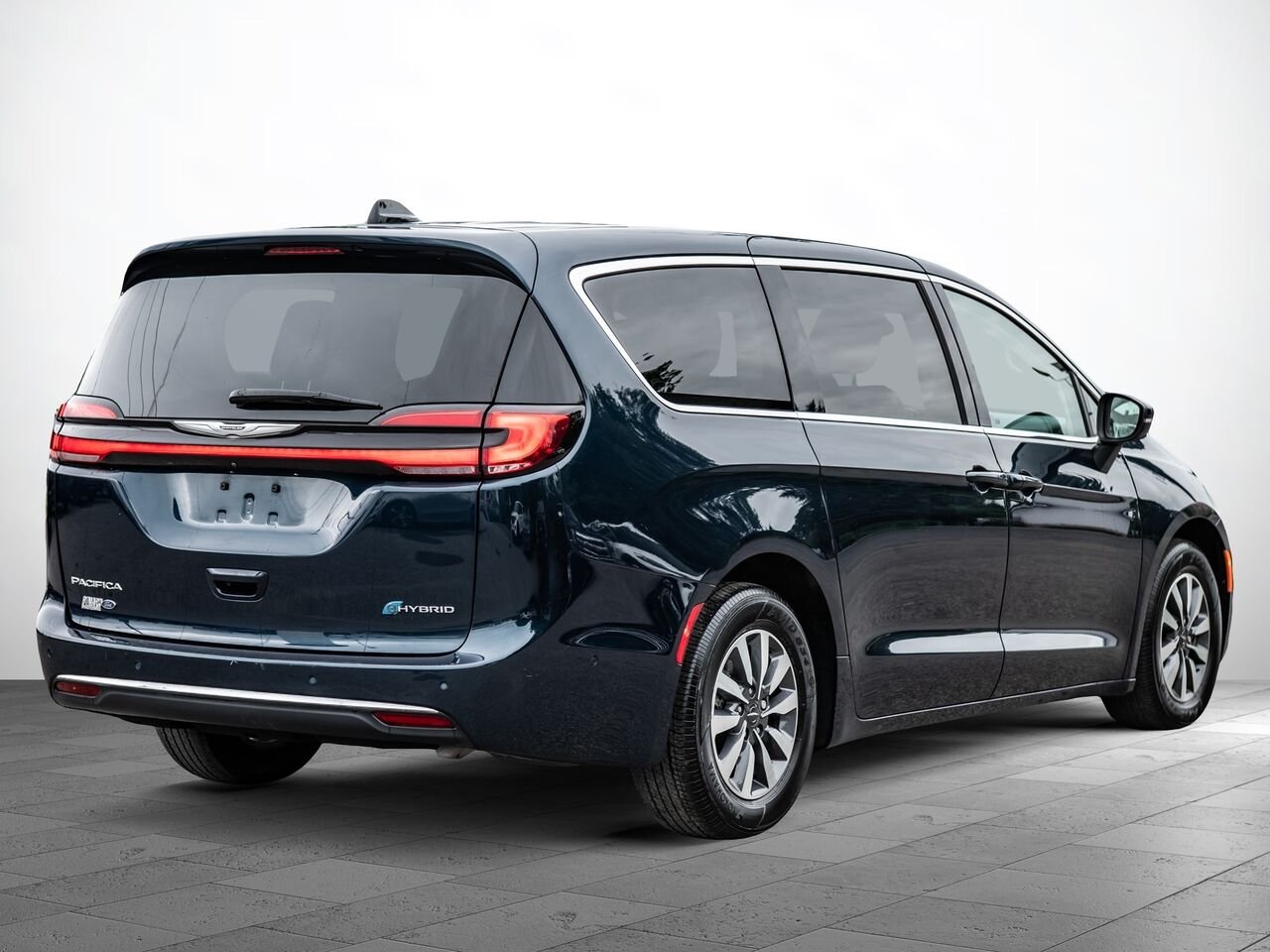Chrysler Pacifica Hybrid 2023 Bleu Sainte-Julienne - photo #4