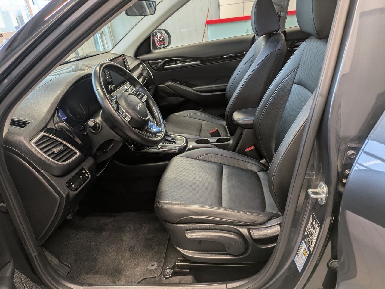 2022 Kia Seltos Black Gatineau - photo #13