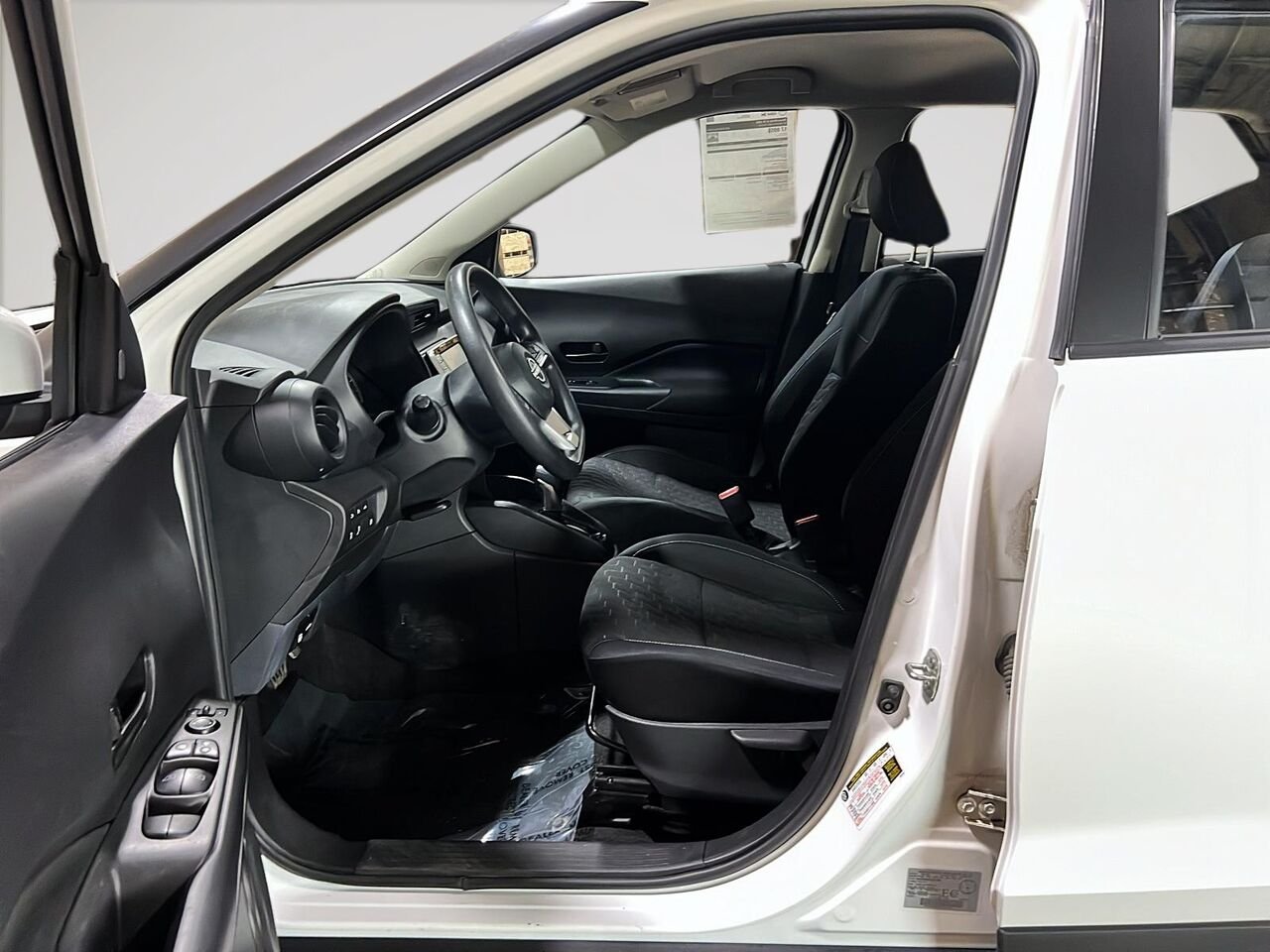 2022 Nissan Kicks S TA White Québec - photo #8