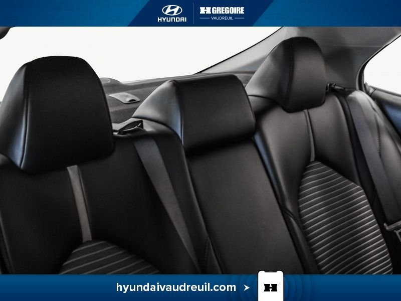 2020 Toyota Camry White Blainville - photo #31