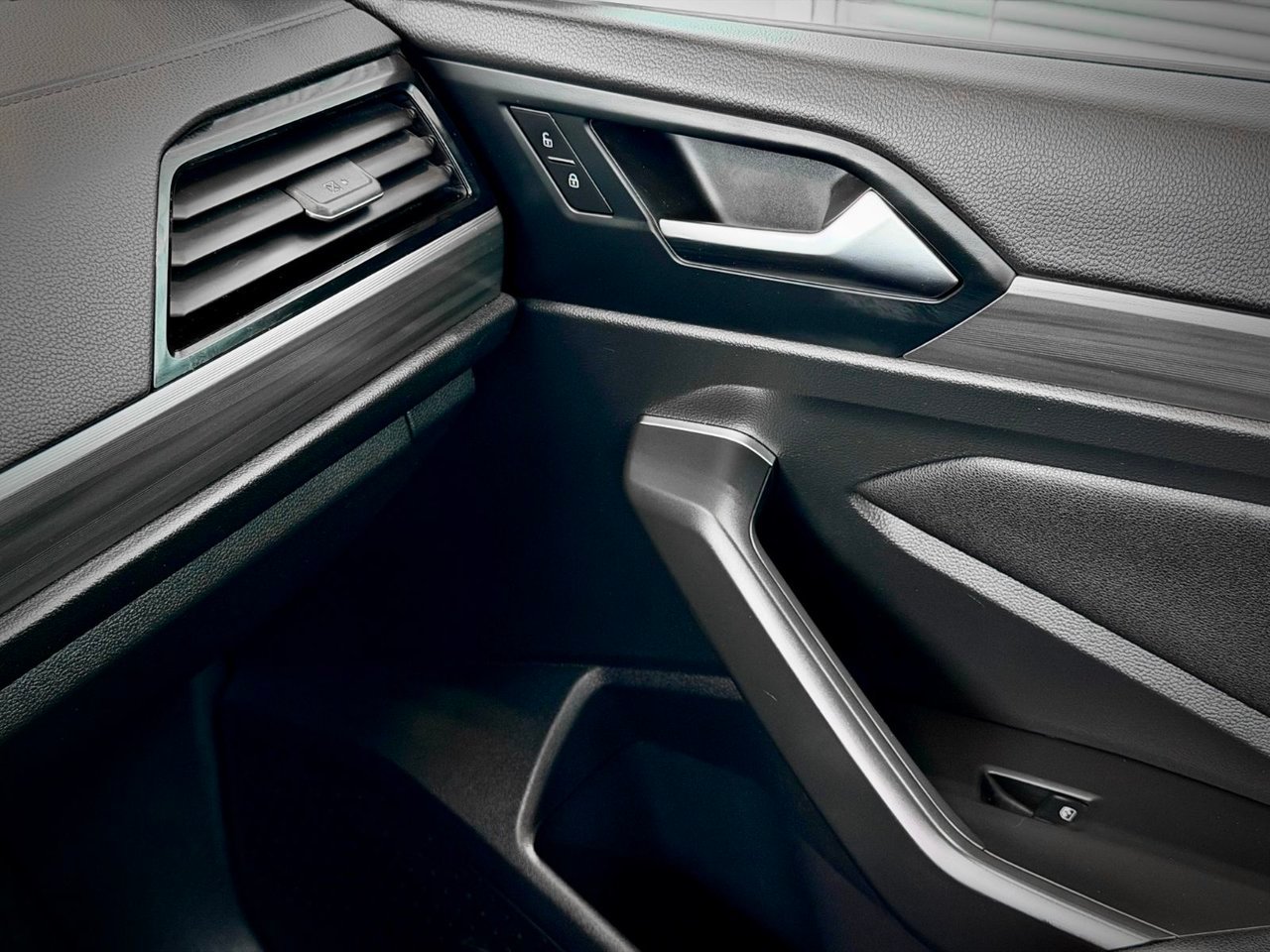 Volkswagen Jetta 2025 Gris Notre-Dame-des-Prairies - photo #28
