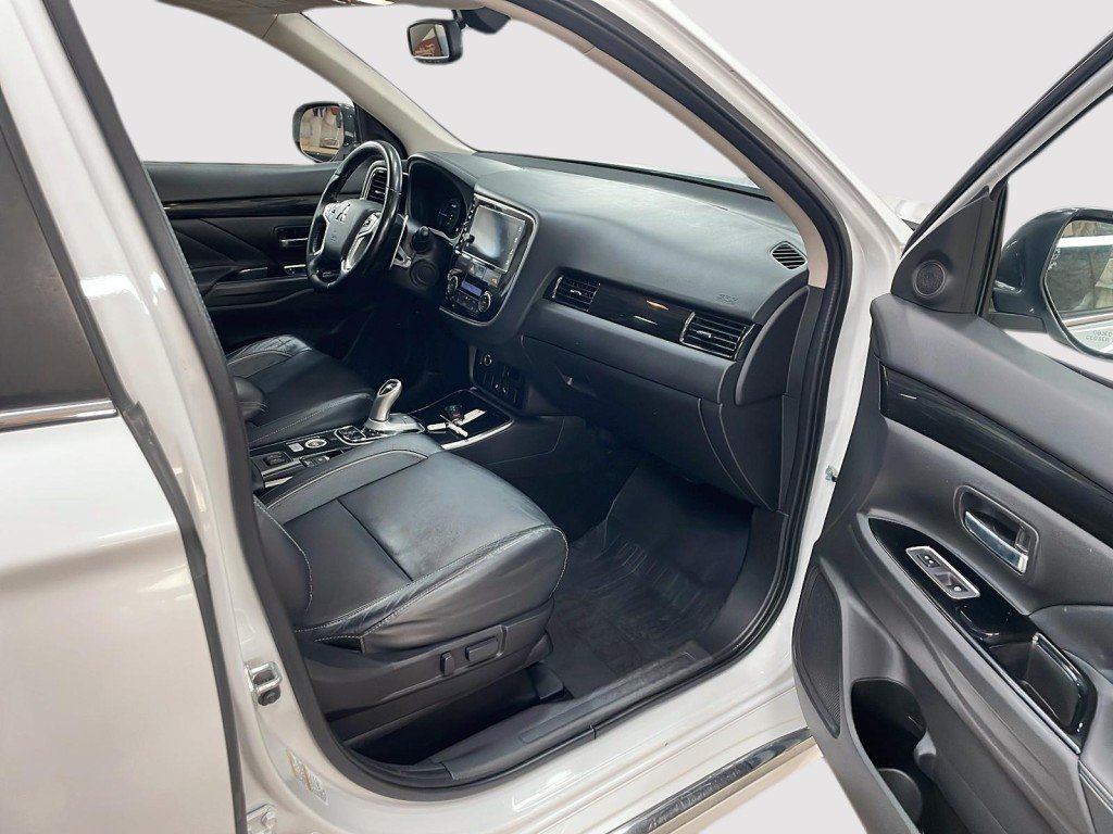 Mitsubishi Outlander PHEV 2018 Blanc Amos - photo #14