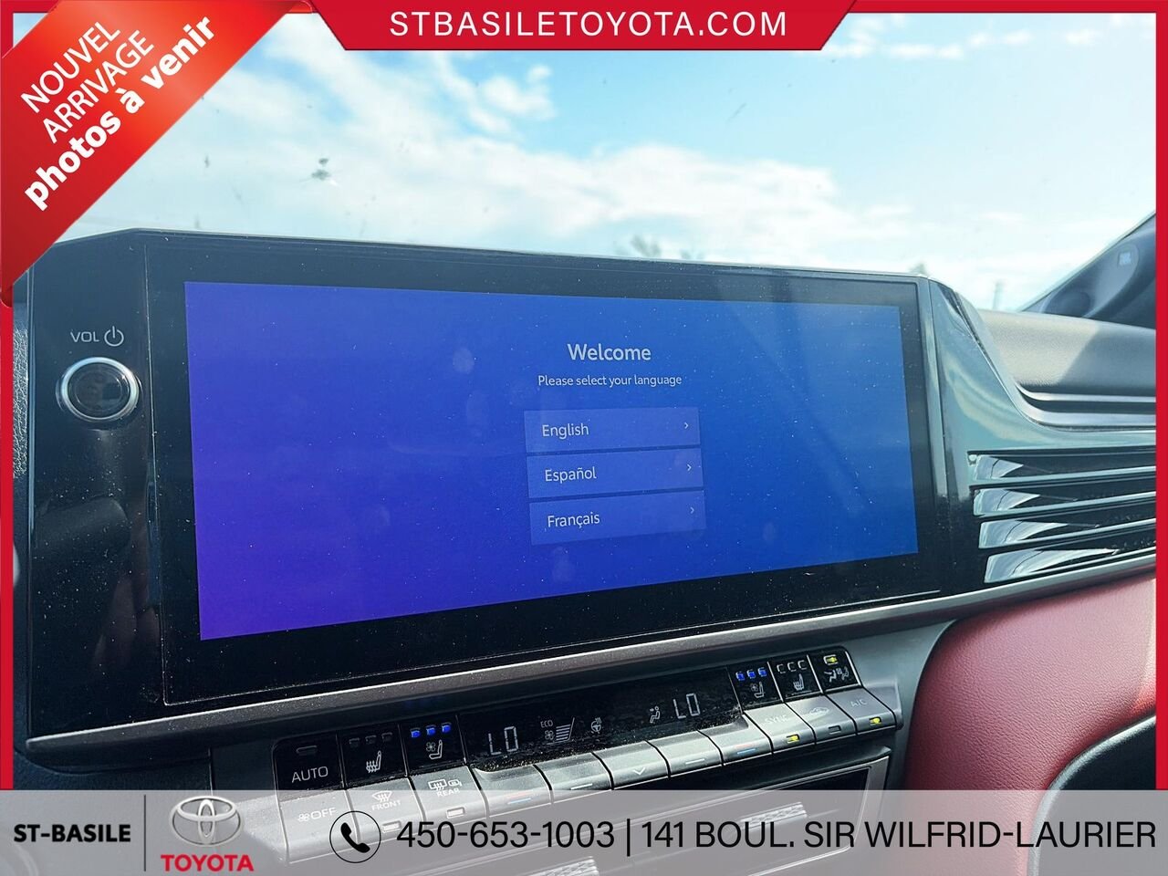 Toyota CAMRY 2025 Blanc Saint-Basile-le-Grand - photo #10