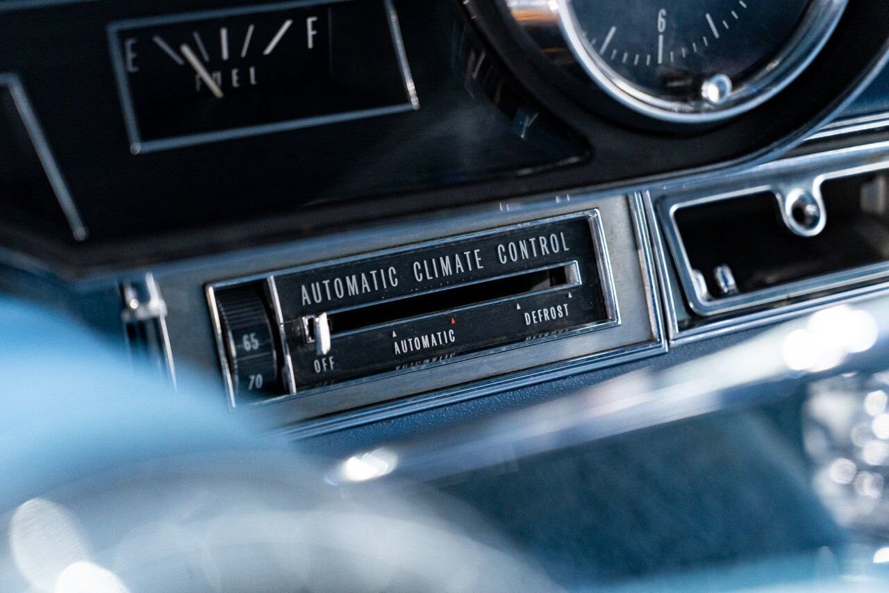 Cadillac Fleetwood **PRICE IN USD** Factory Limo dual AC with only 18,892 miles 1966 Blanc Montréal - photo #86