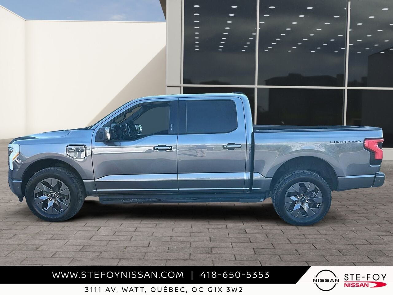 Ford F-150 Lightning LARIAT STANDARD RANGE 2023 Gris Ste-Foy - photo #4