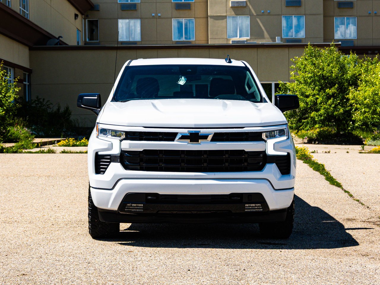 2023 Chevrolet Silverado 1500 4WD Crew Cab 147 RST White Sherwood Park - photo #2