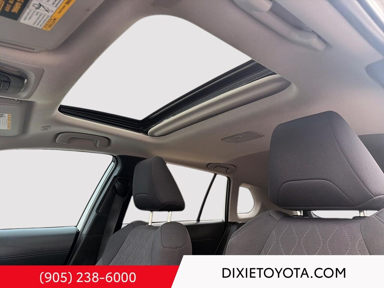 2023 Toyota Corolla Cross LE PREMIUM AWD / CLEAN CARFAX / HEATED SEATS / MOONROOF / ALLOY WHEELS / CARPLAY AND ANDROID AUTO White Mississauga - photo #9