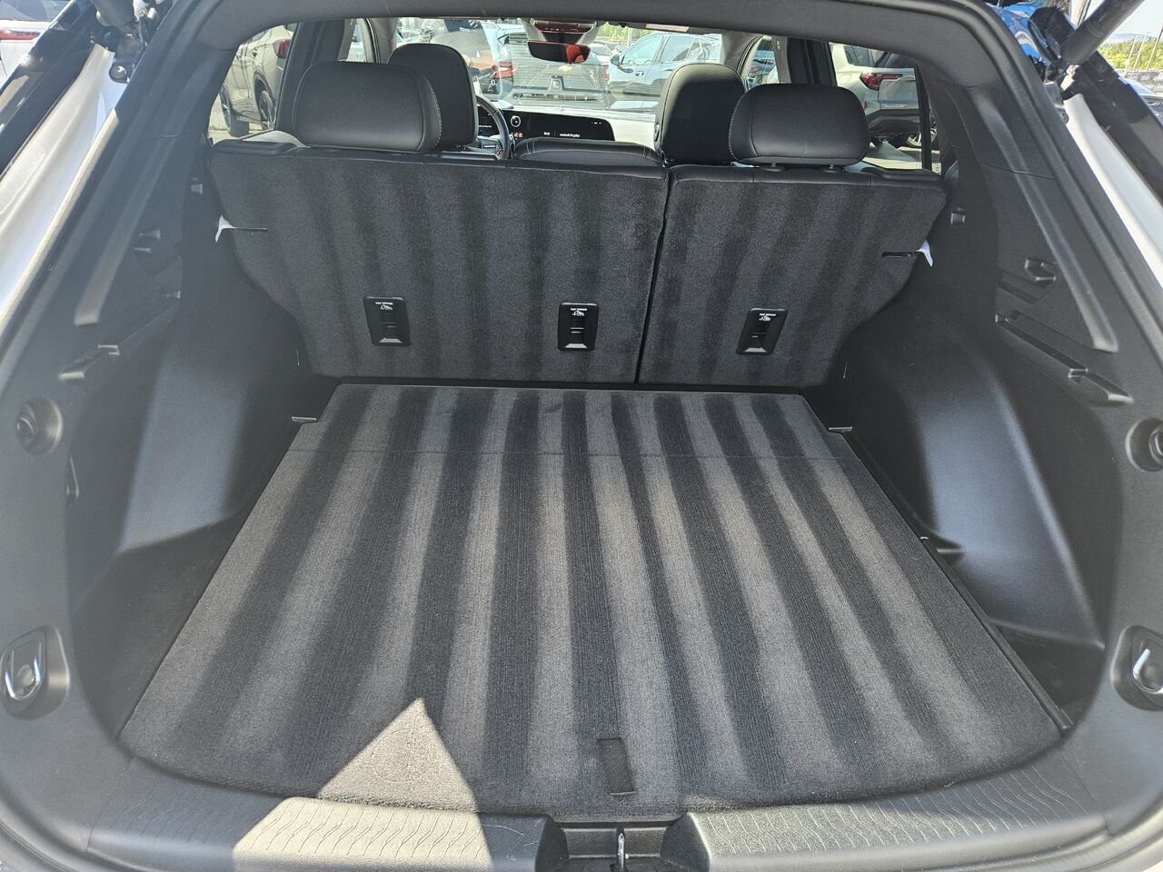 Chevrolet Equinox EV 4 portes RS 2025 Blanc Thetford Mines - photo #15