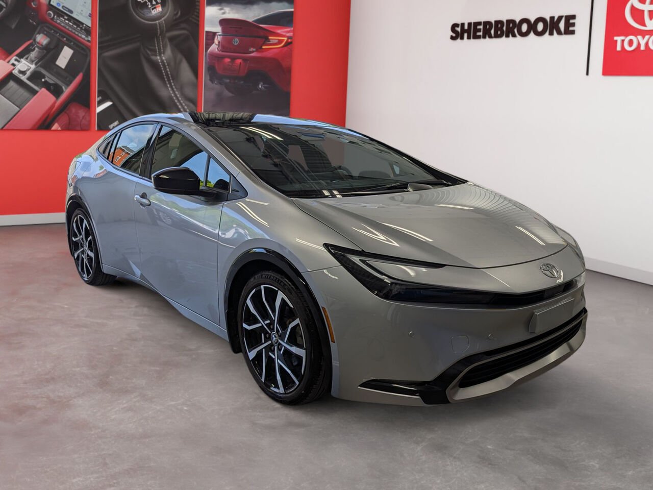 Toyota Prius Prime XSE/SIÈGES CHAUFFANTS/TOIT PANORAMIQUE FIXE/VOLANT CHAUFFANT/SIÈGES EN CUIR/AC 2025 Argent Incisif Sherbrooke - photo #1