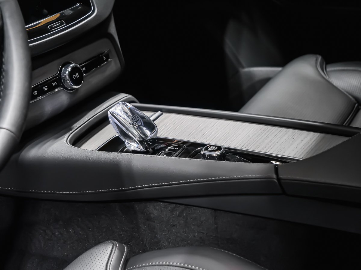 Volvo XC90 B6 ULTIMATE BRIGHT BOWERS & WILKINS 2024 SILVER DOWN Montréal - photo #6