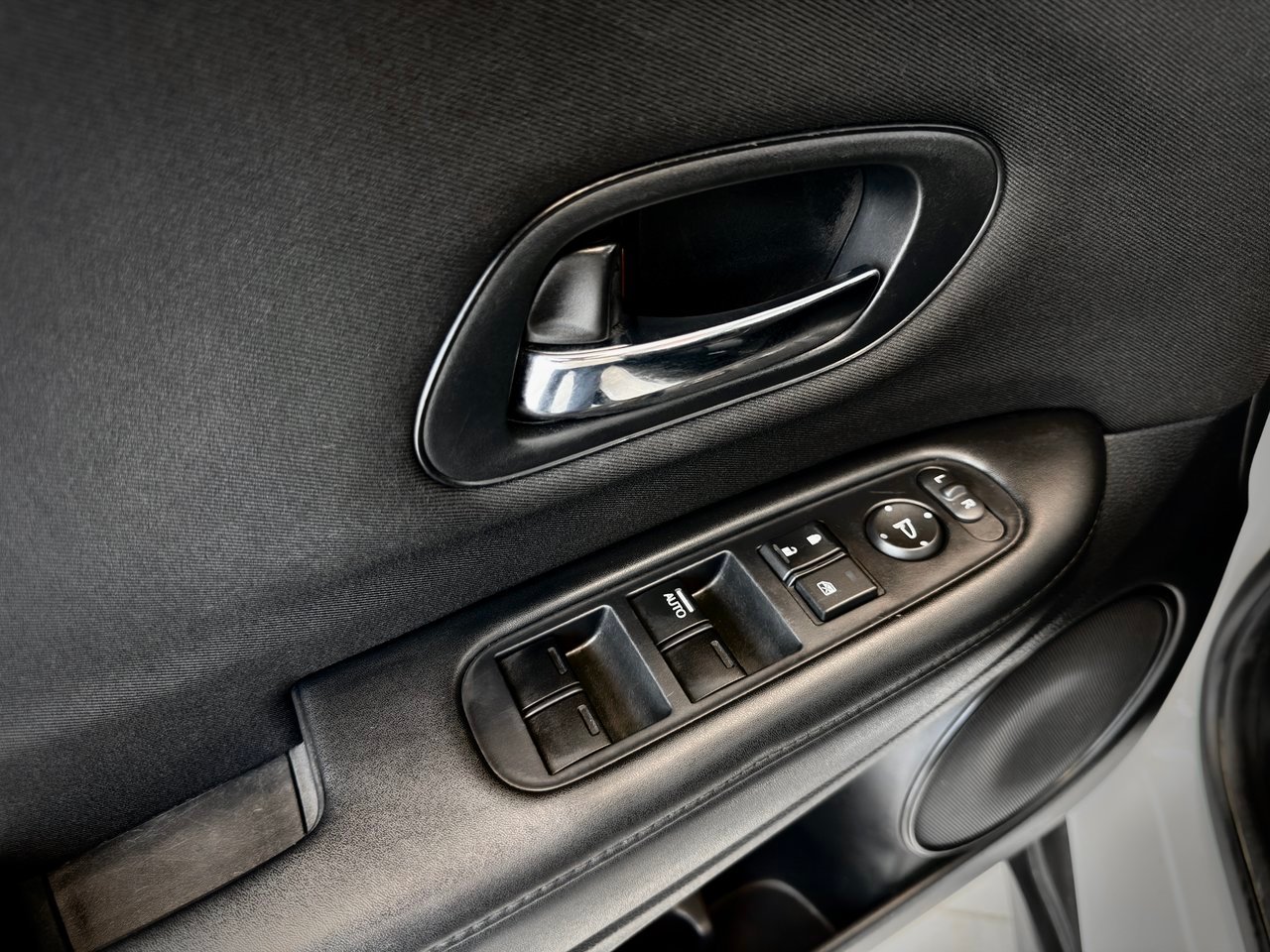2016 Honda HR-V Notre-Dame-des-Prairies - photo #27