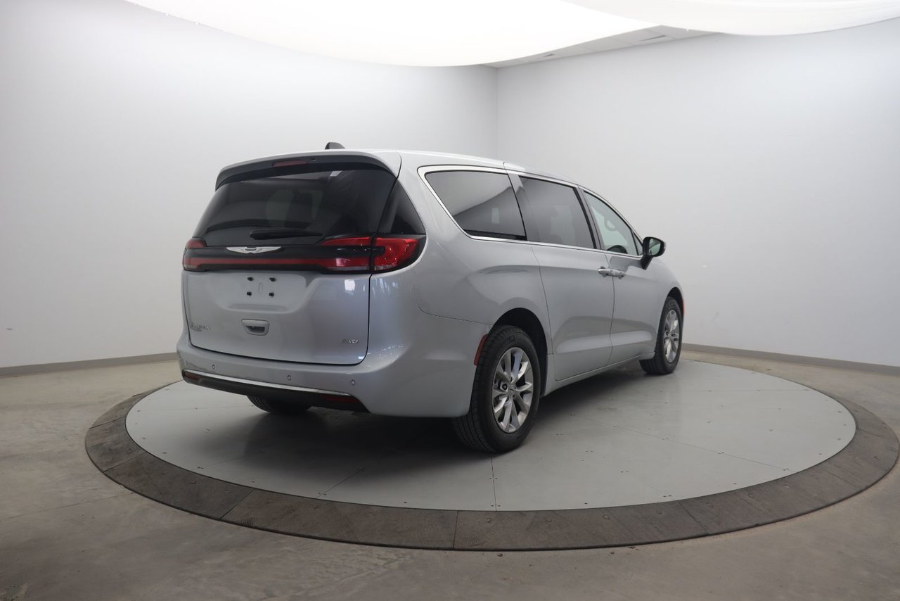 2023 Chrysler Pacifica VIN 2C4RC3BG7PR570006 Silver Chicoutimi - photo #3