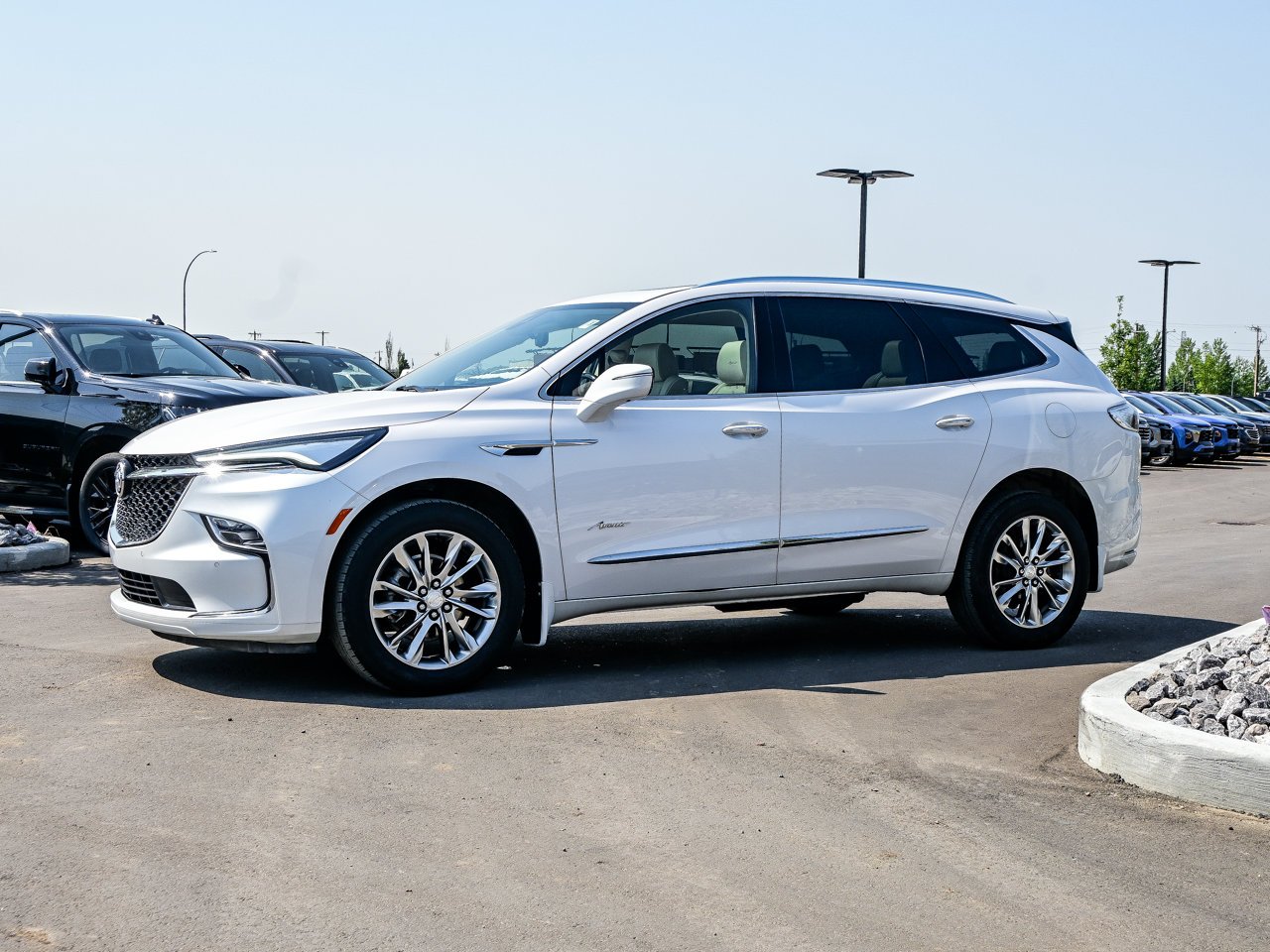 2022 Buick Enclave AWD 4dr Avenir White Sherwood Park - photo #9