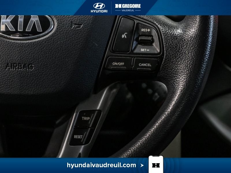 2015 Kia Rio Grey Laval - photo #21