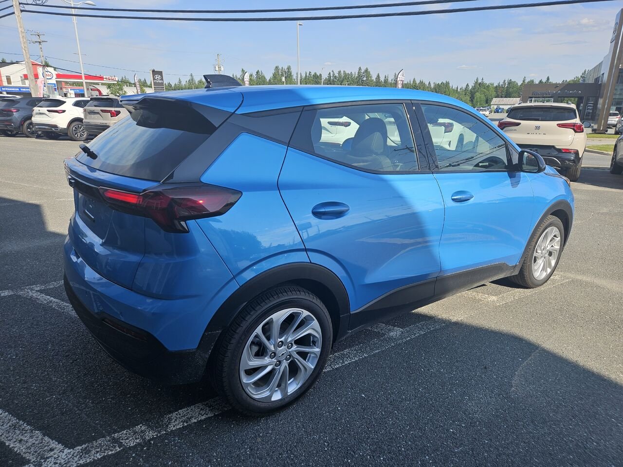 2027 Chevrolet Bolt Traction avant 4 portes LT Marina Blue Metallic Thetford Mines - photo #2